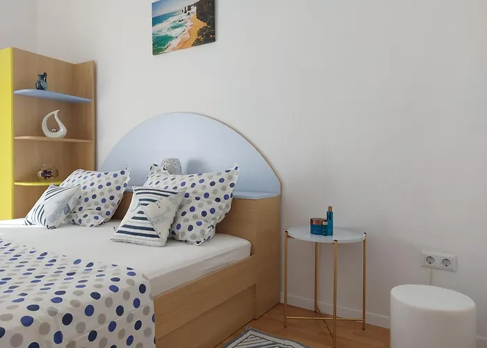 Zvonimir * 赫瓦尔